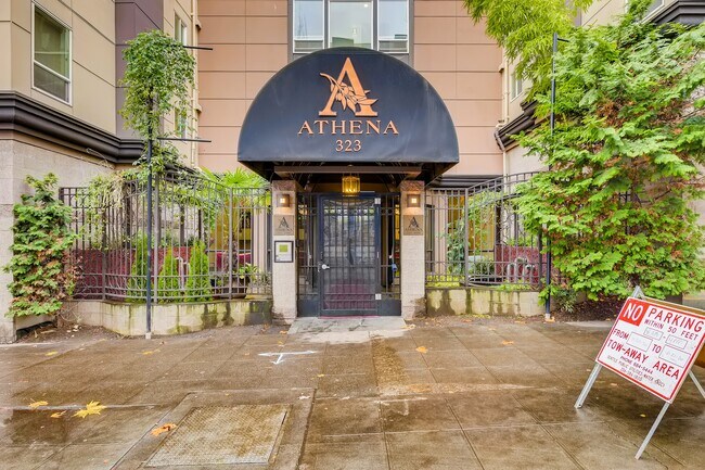 Foto del edificio - 323 Queen Anne Ave N