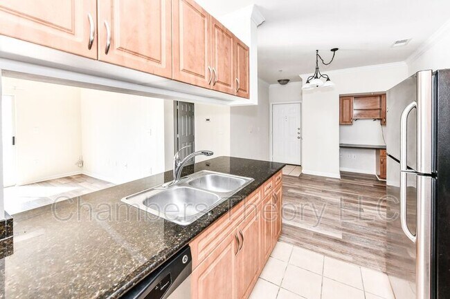 Foto del edificio - 12104 Garden Grove Cir
