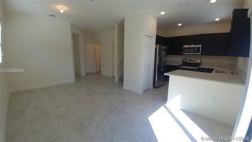 Foto del edificio - 3356 SE 1st St