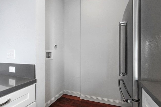 Large Kitchen - 1980 Golden Gate