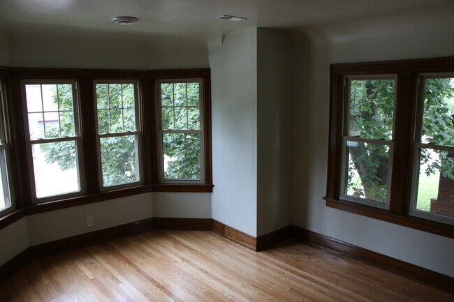 Foto del edificio - 6615 W Bluemound Rd