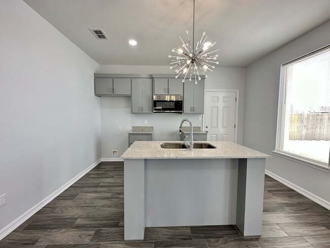 Building Photo - 3924 Las Vistas Ln