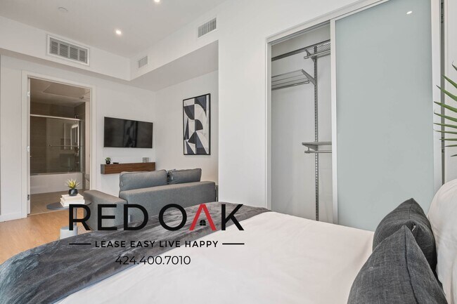 Foto del edificio - ~8 WEEKS FREE~ Fabulously Furnished Bachel...