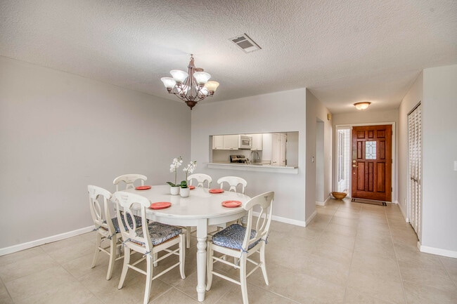 Foto del edificio - 495 Prestwick Cir