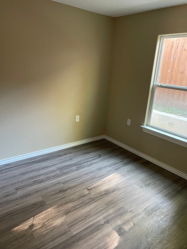 GUEST BEDROOM 2 - 612 Timberline Dr