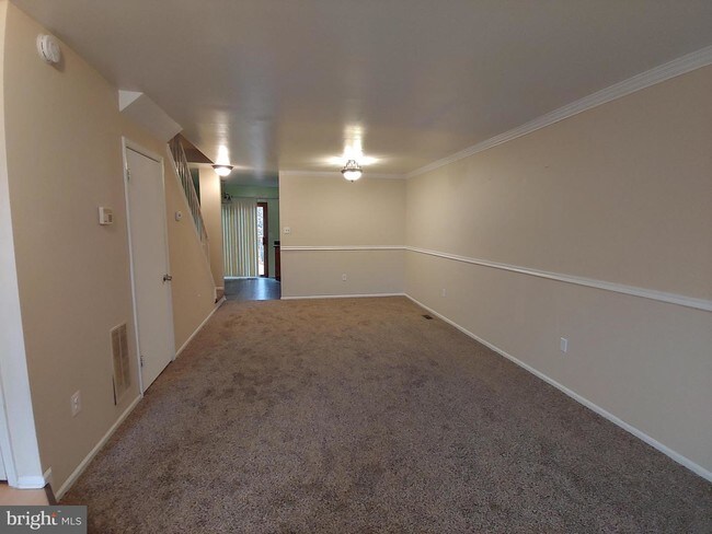 Building Photo - 6870 Ducketts Ln