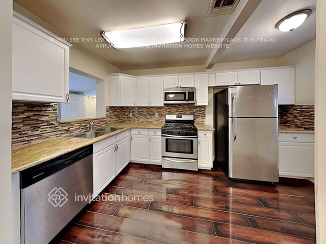Building Photo - 1804 W Weldon Ave