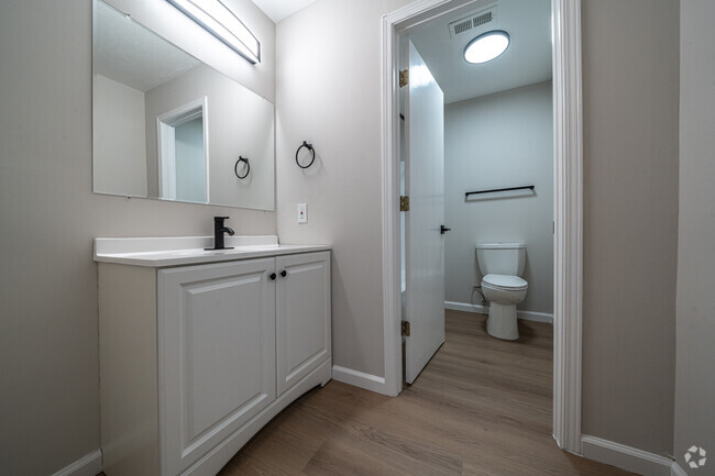 2BR, 1BA - 900SF (Updated) - Bathroom - Elm Point Apartments