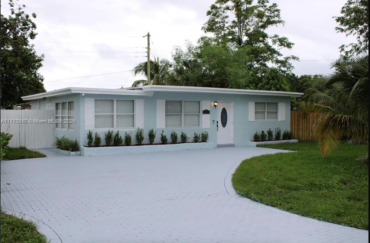 Photo - 515 South 61st Terrace, Hollywood, FL 33023 - 3 BR 2 BA Single-Family Home