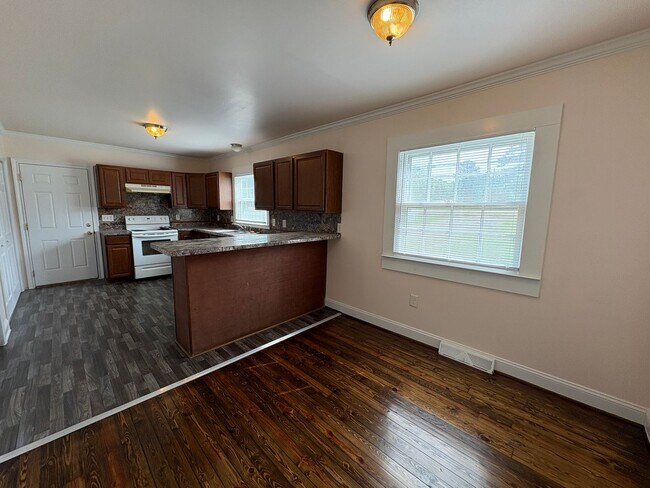 Foto del edificio - 3 Bedroom Home in Hickory Grove