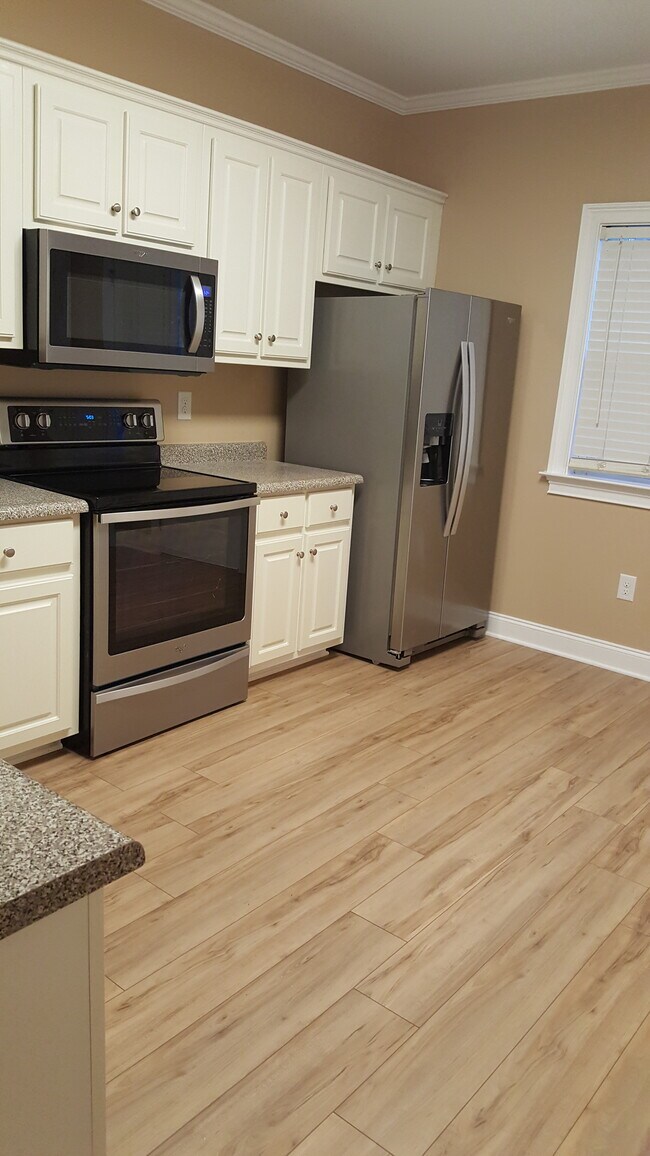 Kitchen - 460 Barnett Shoals Rd