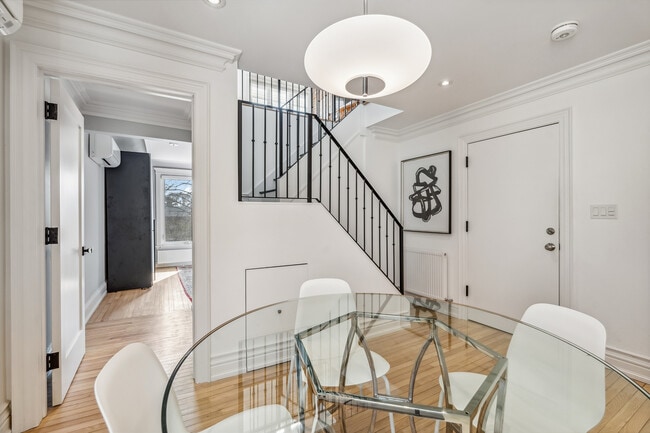 Building Photo - 254 Cottingham St