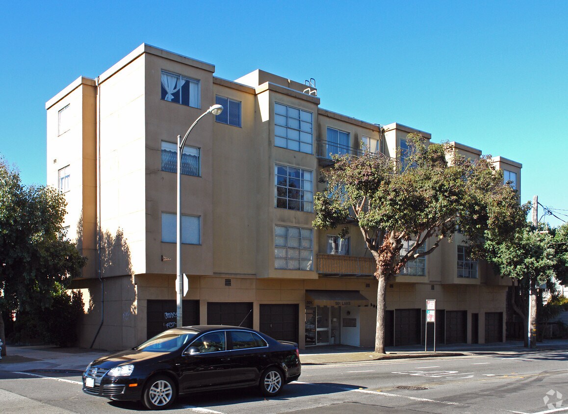 Building Photo - 501 Lake St