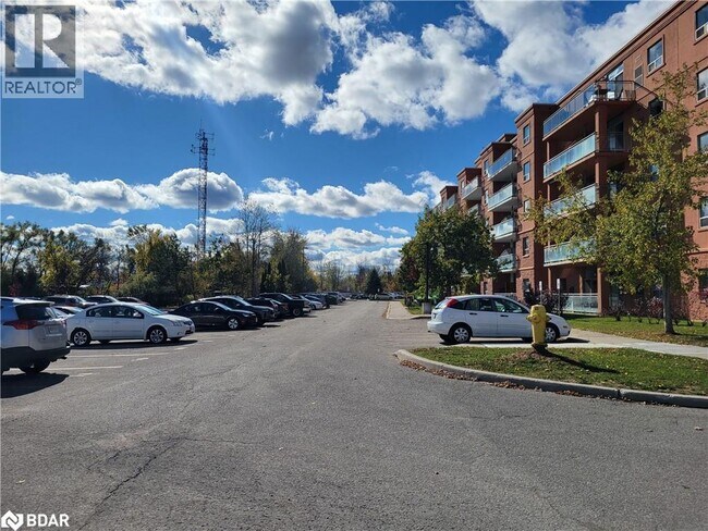 Photo du bâtiment - 85 Barrie Rd