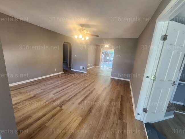 Building Photo - $1,050 - 3 bedroom / 1 bathroom - Single Family Home *COMING SOON*