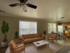 Building Photo - 1104 Mazatlan Cir