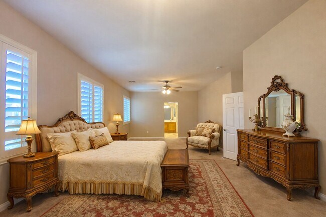 Foto del edificio - 332 Summer Palace Way