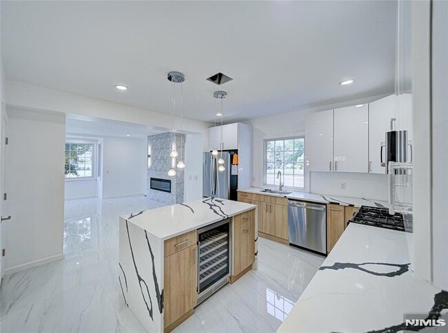 Foto del edificio - 217 Heywood Ave