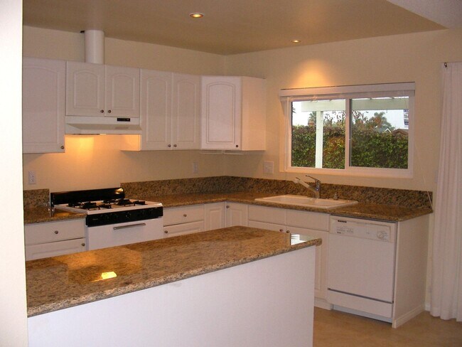 Foto del edificio - Remodeled Single Story House, Available 8/15/26