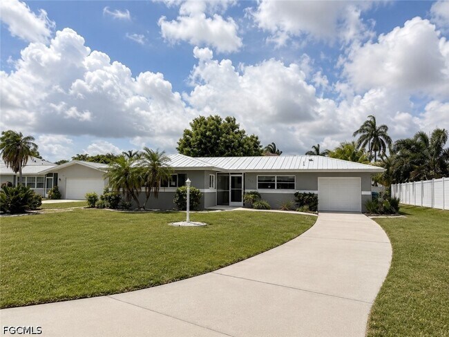 Foto del edificio - 912 Dolphin Dr