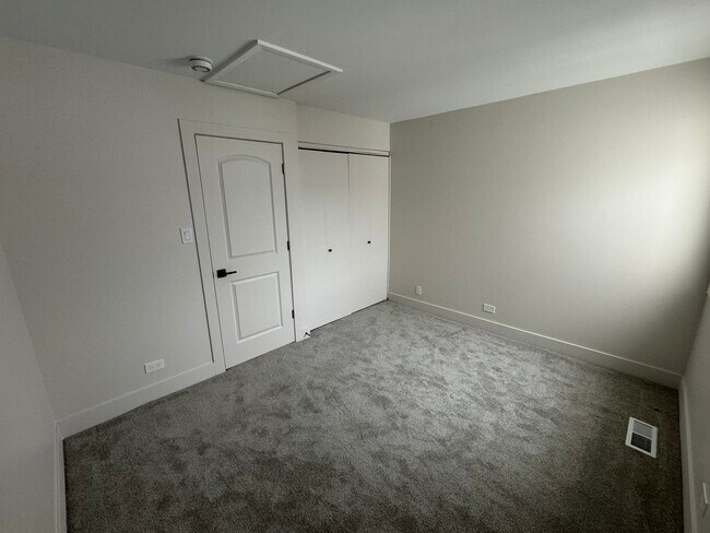 Building Photo - 315 Meadow Green Ln