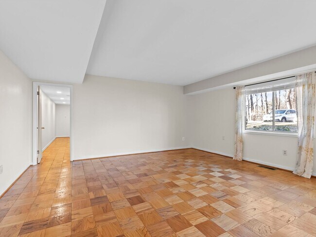 Foto del edificio - Commuter’s Dream! Large 2BR/2BA Condo Steps from Metro – All Utilities Included!