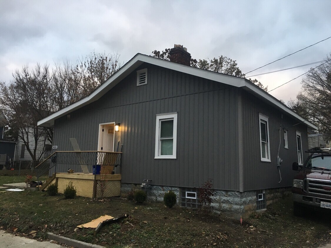 Foto principal - 165 E Tompkins St