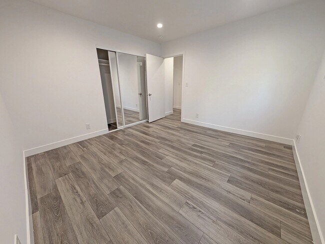 Foto del edificio - 739 N Sweetzer Ave