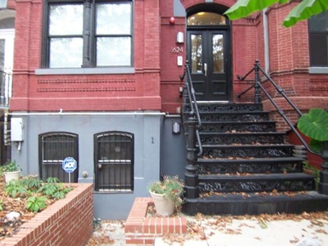 Photo - 2BR/2BA Apartment - Logan Circle with priv...