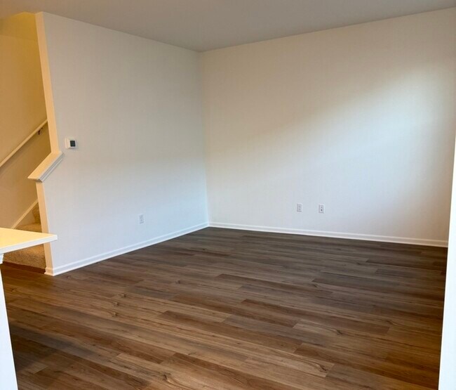 Foto del edificio - 324 Kingsport Dr