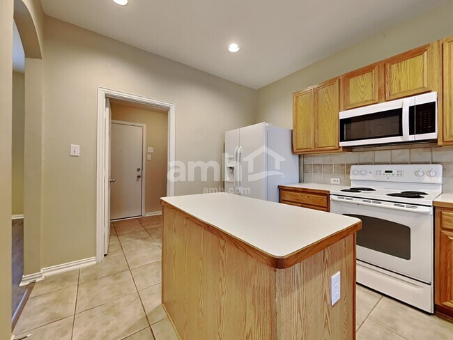 Foto del edificio - 6421 Quail Valley Dr