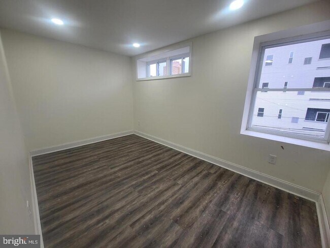 Building Photo - 45 E School House Ln