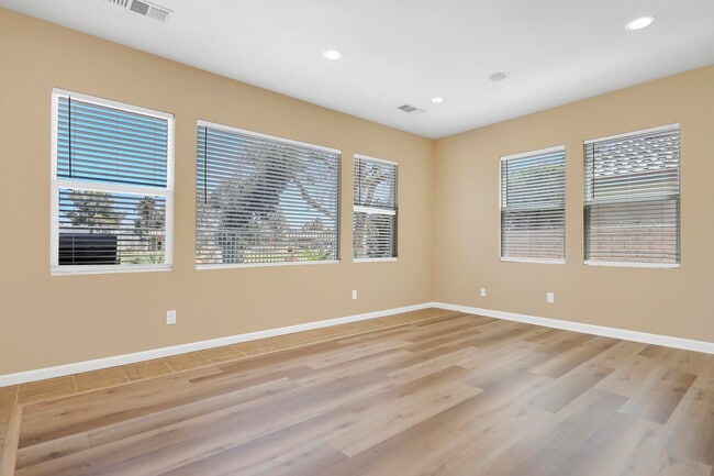 Building Photo - 82630 Redford Way