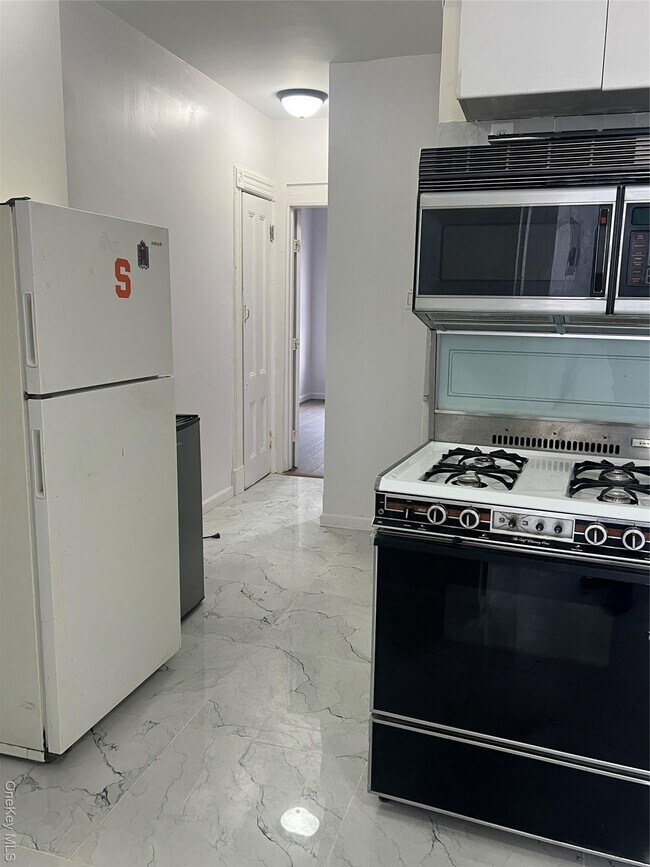 Foto del edificio - 635 Eagle Ave