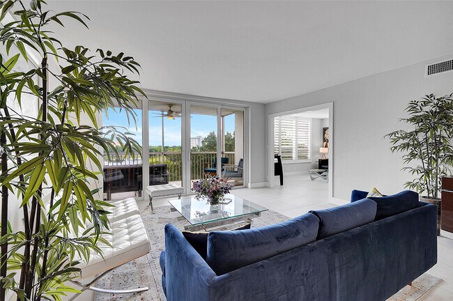 Building Photo - 3051 N Course Dr