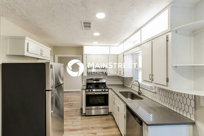 Building Photo - 4 Bedroom Pet-Friendly Home in Snellville, GA with Main Street Renewal