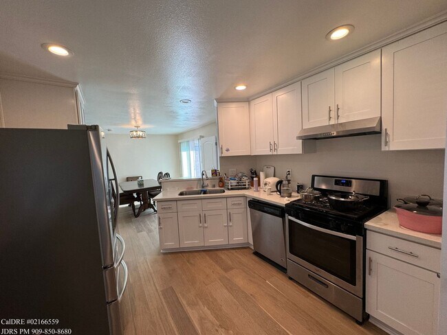 Foto del edificio - Walnut Partially Furnished 3 Bedroom Home