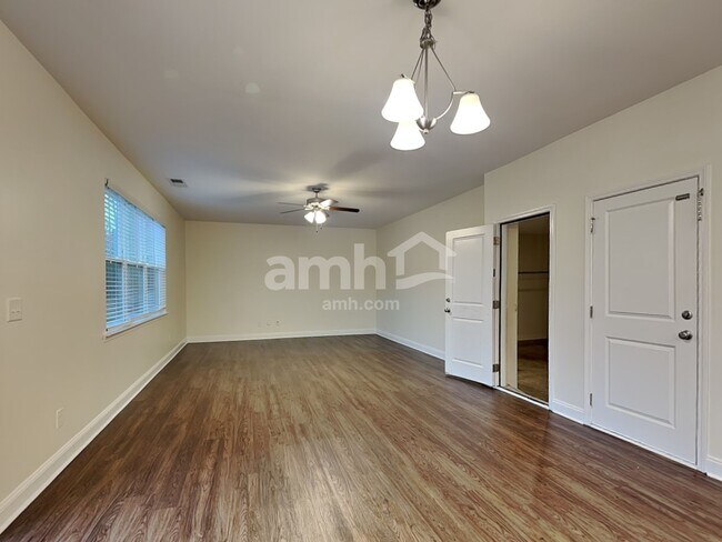 Foto del edificio - 363 Macroom Ct