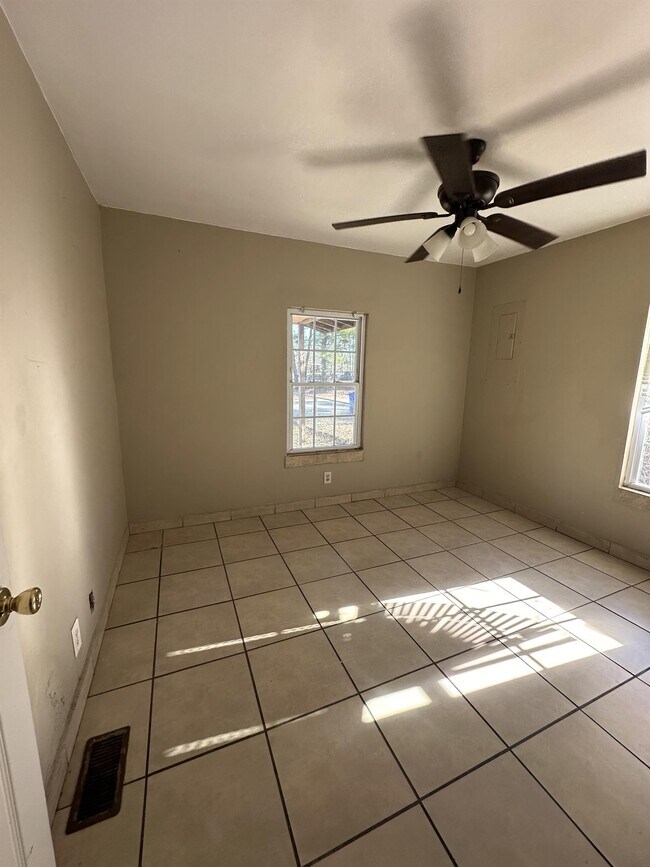 Building Photo - 2517 Providence St