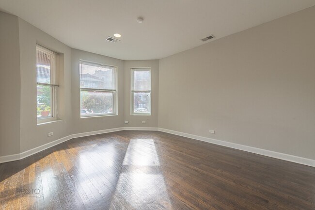 Foto del edificio - 4934 N Albany Ave