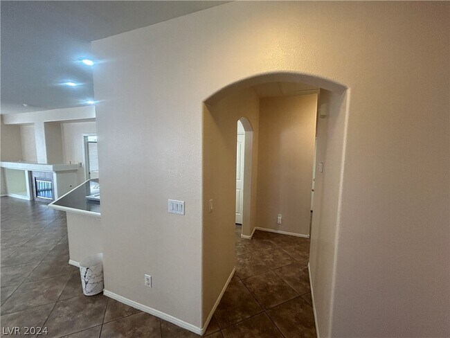 Building Photo - 919 Country Skies Ave