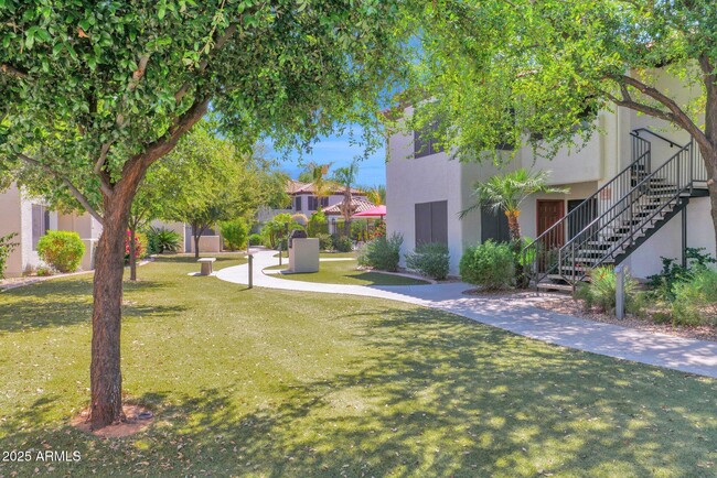 Building Photo - 9990 N Scottsdale Rd