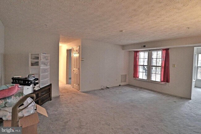 Building Photo - 904 Cedar Crest Ct N