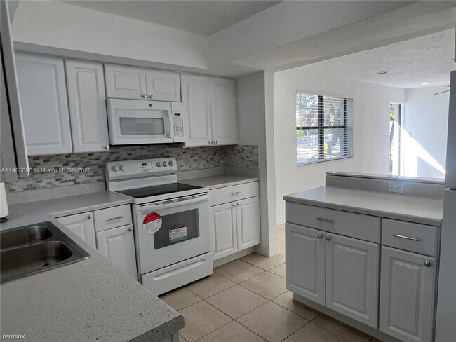 Building Photo - 4 br, 2 bath House - 113 NW 13th Ave Frnt