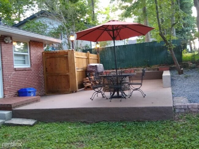 Foto del edificio - 3 br, 1 bath House - 802 Larry Lane