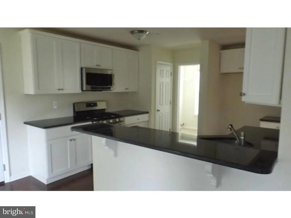 Foto principal - 570 Grady Ave
