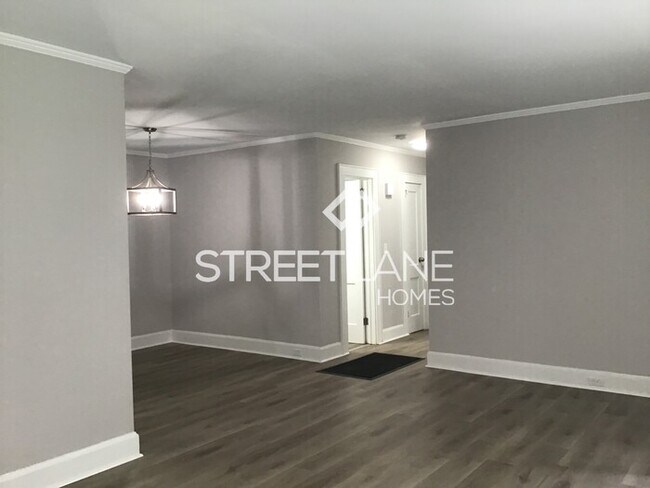 Building Photo - 1/2 MONTHS RENT FREE WITH A SIGNED LEASE B...