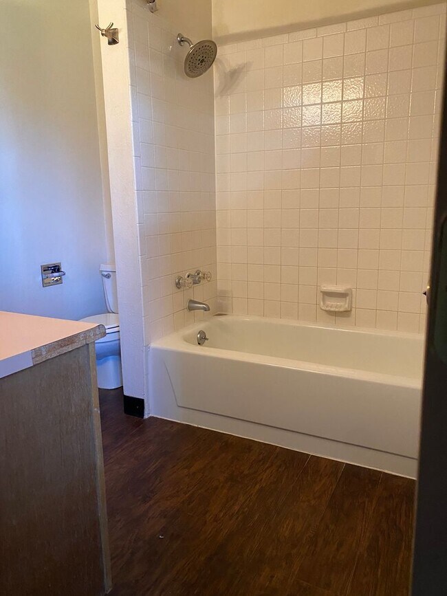 Foto del edificio - Village Seven 2 Bedroom Townhome with Wood...