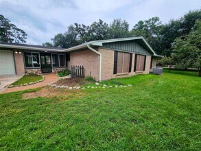 Building Photo - 2015 Silver Leaf Dr