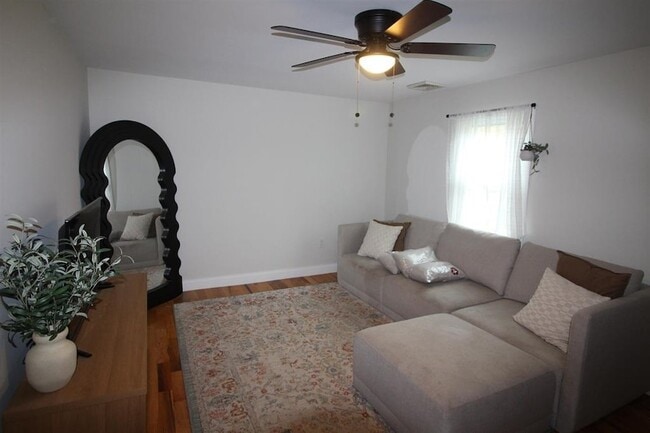 Building Photo - 4 Ferland Dr